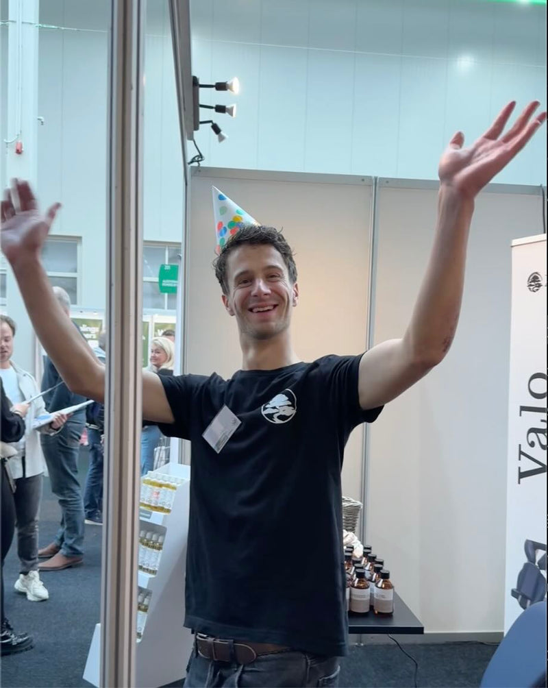 Mitarbeiter im ZenGrowth-Shirt